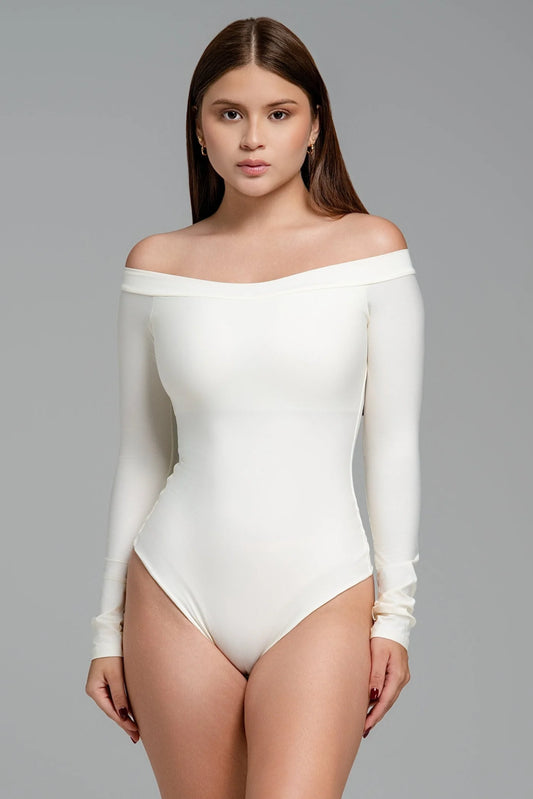 Body Sofia escote amplio marfil con control de abdomen