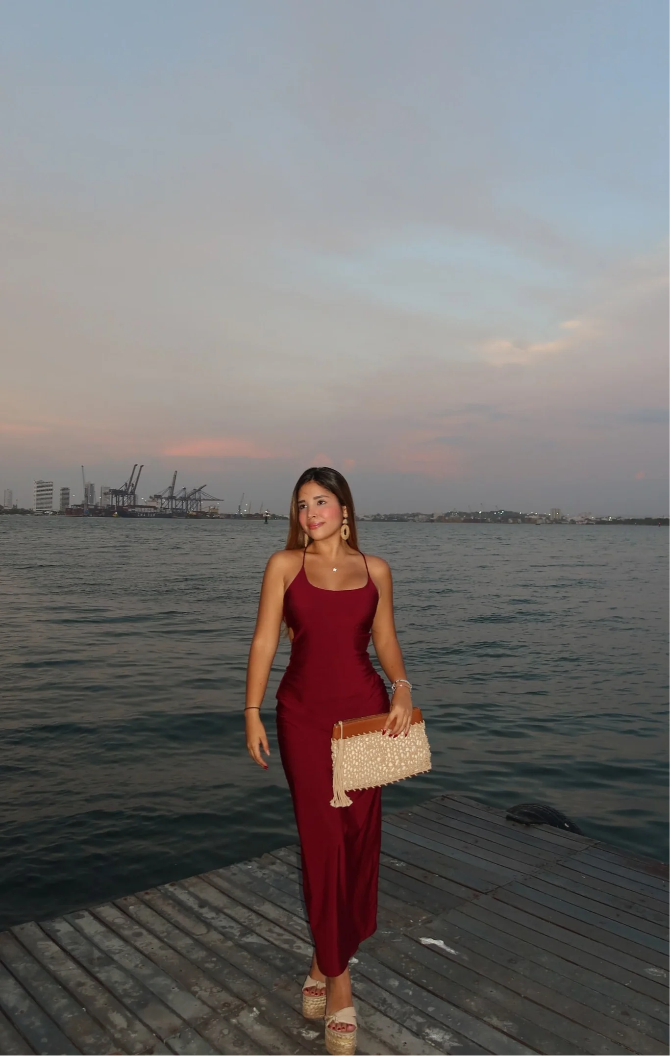 Vestido Amelia vino con faja interna